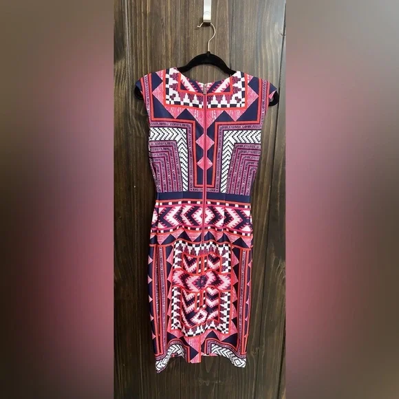 Vince Camuto Geometric Printed Bodycon Dress Sz 4 - Picture 8 of 11